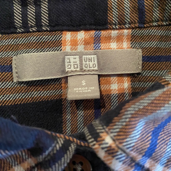 Uniqlo flannel button-up shirt - Picture 3 of 5